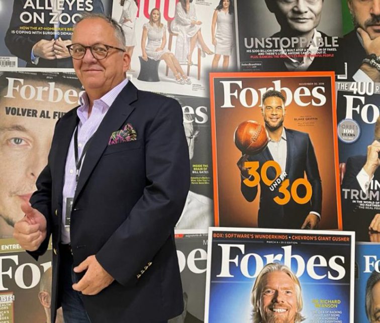 Carlos Mantilla, Forbes Ecuador, Forbes, periodismo